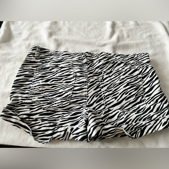 Zebra print shorts - Picture 4 of 4